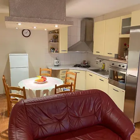 Apartman Luka + Free Parking 자다르