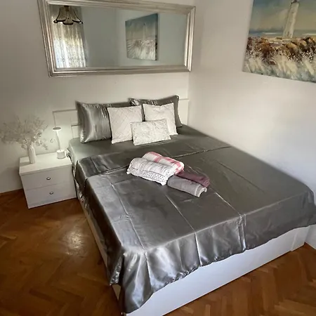 Apartman Luka + Free Parking Apartamento *