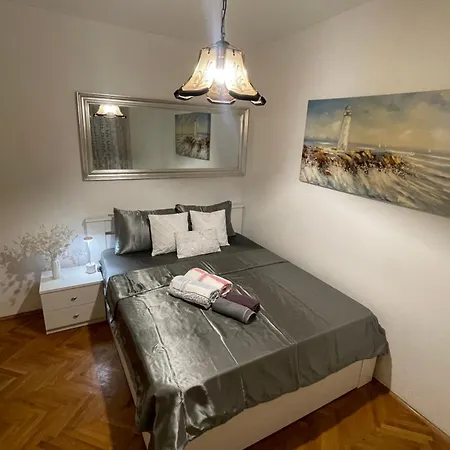 Apartman Luka + Free Parking * 자다르