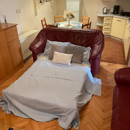 Apartman Luka + Free Parking Apartamento