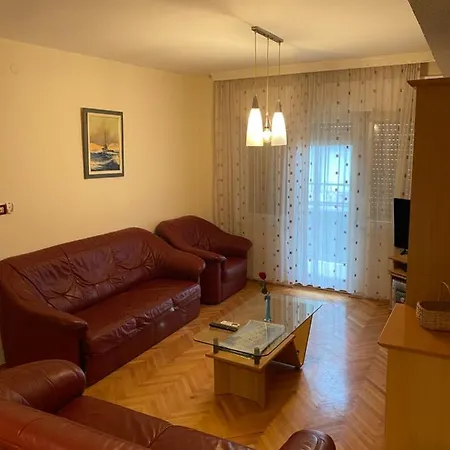 Apartman Luka + Free Parking Apartamento